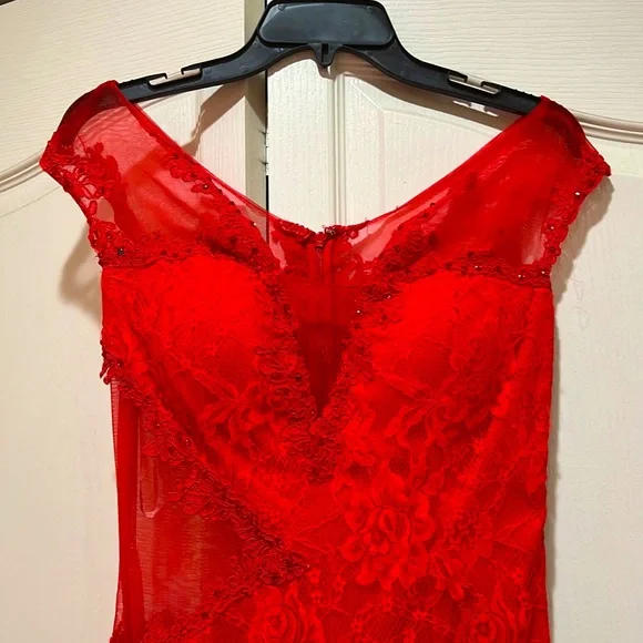 Red evening gown | size: 2-4 | Color: Red | comes with red shawl - homecoming - Picture 5 of 8